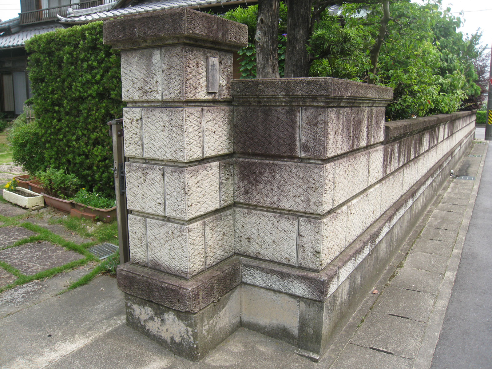 門柱・塀の黒ずみ 施工前